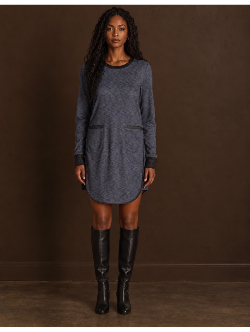 BCBGeneration long-sleeve shift dress w heathered blue knit fabric Size Medium